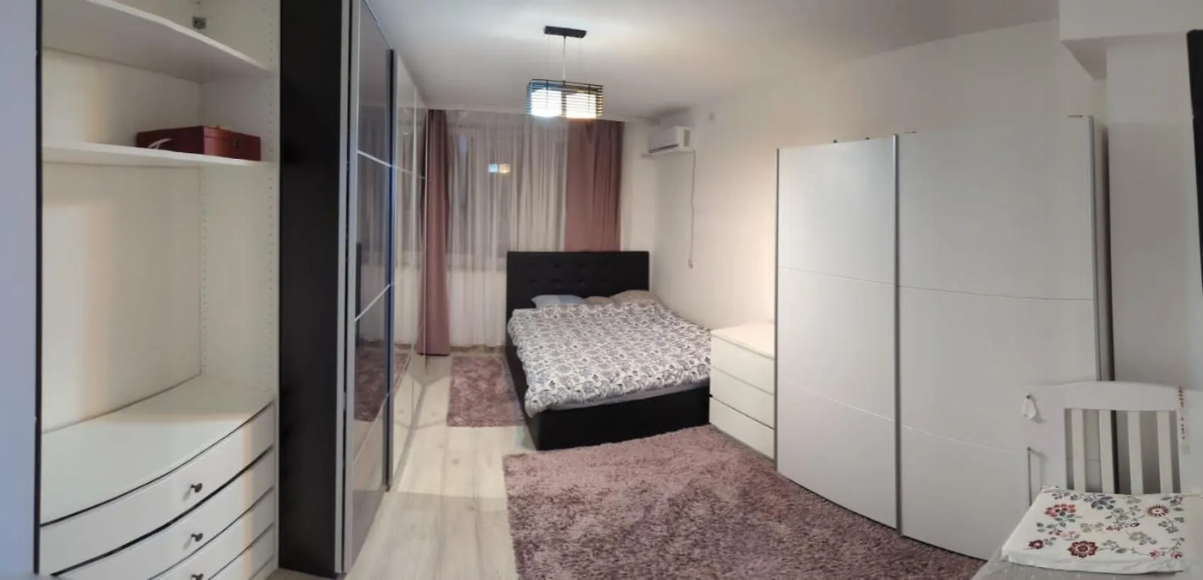 Apartment With 4 Rooms, Center Km Zero Bucharest, 4 Rooms, Minimum 4 Nights 0*, Bucharest