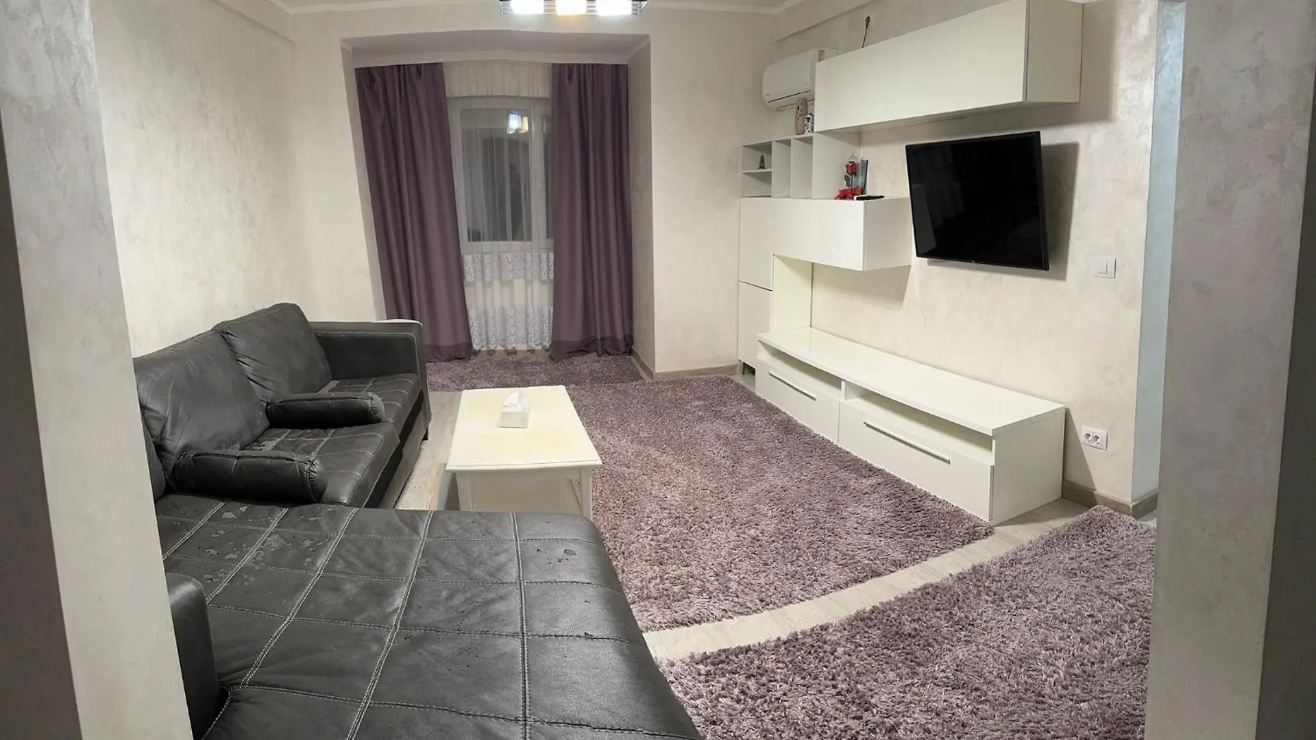Apartment With 4 Rooms, Center Km Zero Bucharest, 4 Rooms, Minimum 4 Nights